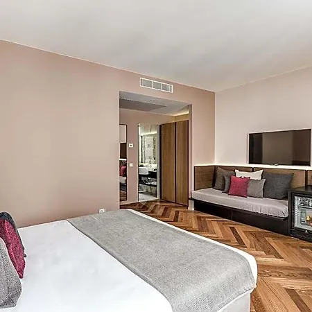 Plinius Lifestyle Hotel 4*