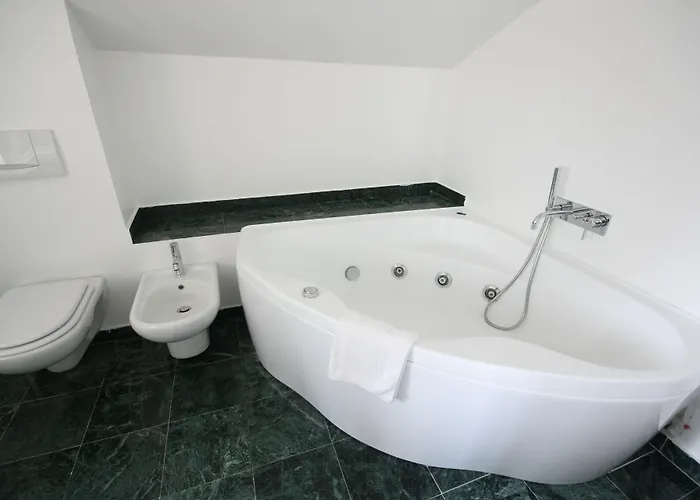 Plinius Lifestyle Otel 4*